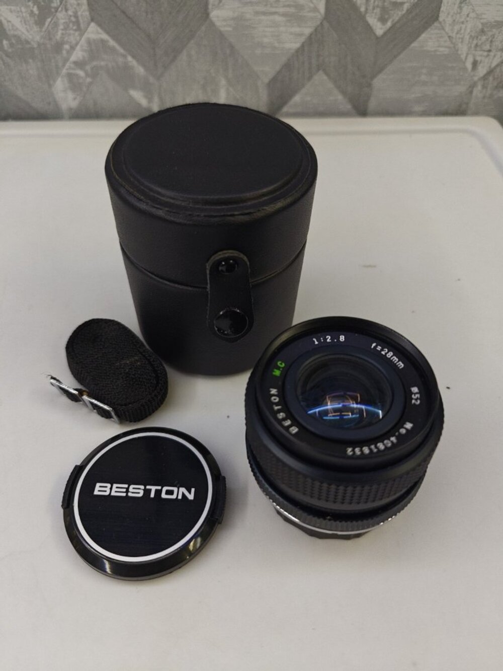 Beston MC Auto 28mm f/2.8 Lens With Case